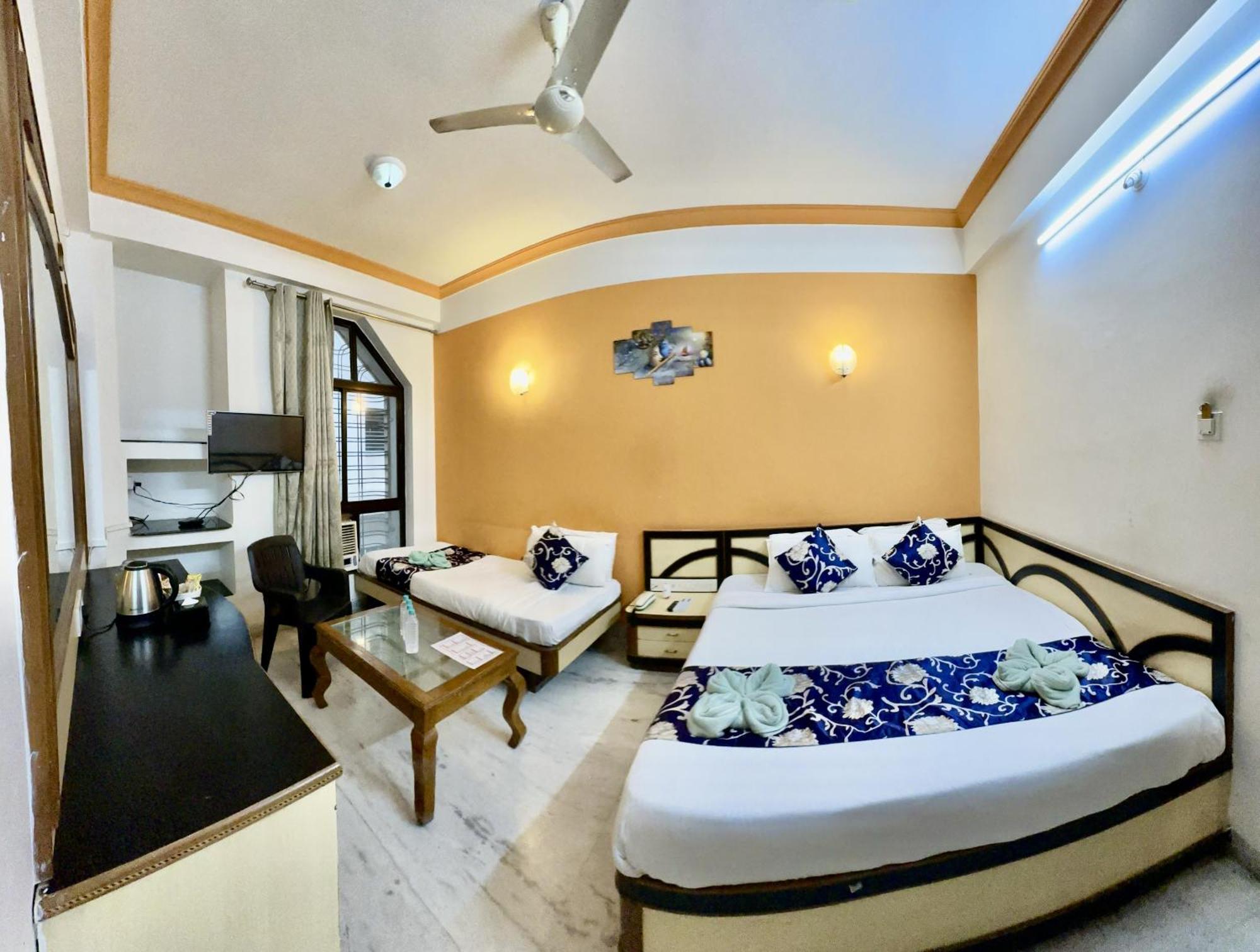 Hotel Indore Palace - Feel At Home Ширди Экстерьер фото