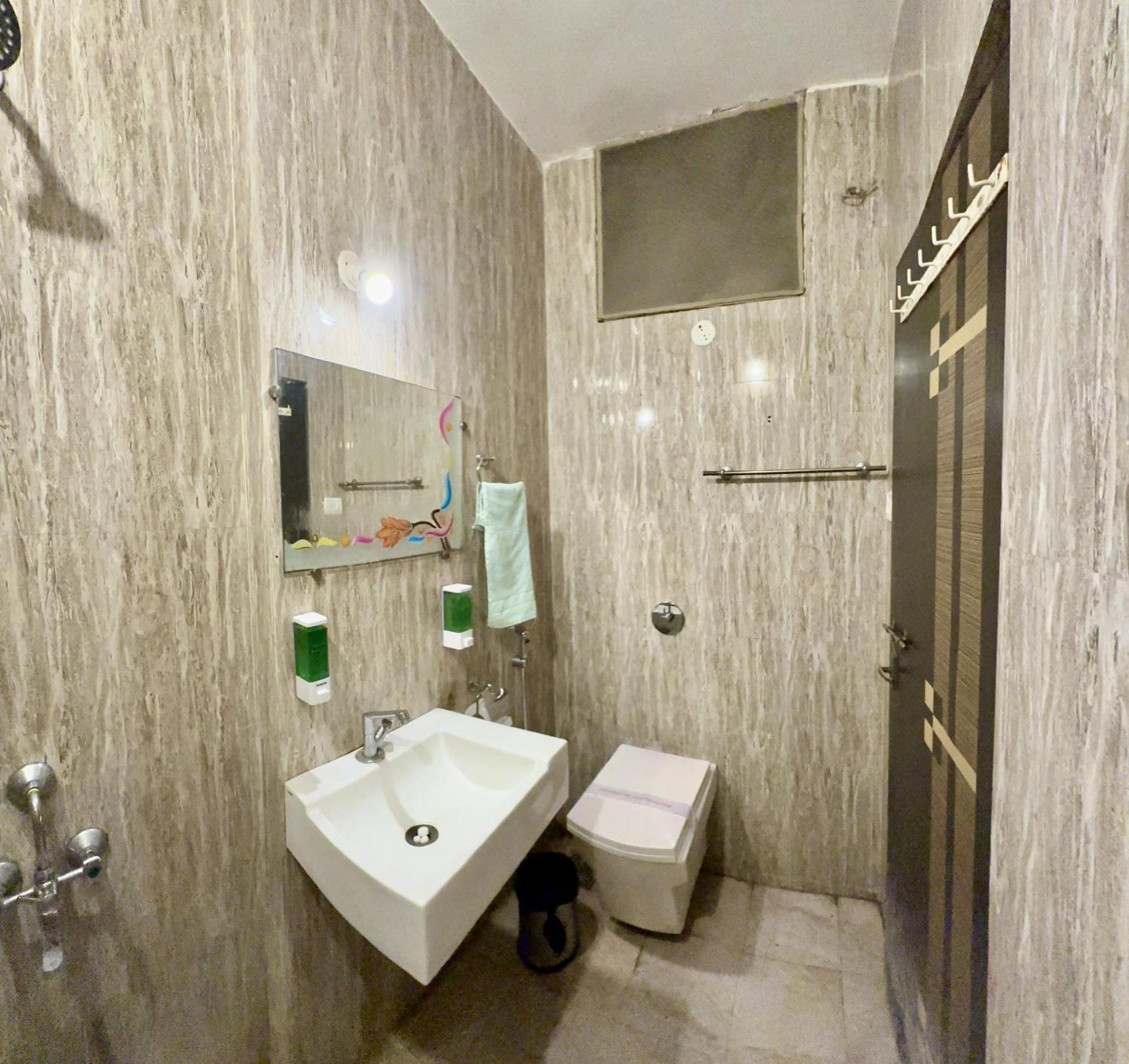 Hotel Indore Palace - Feel At Home Ширди Экстерьер фото