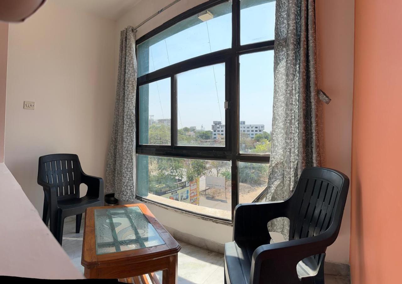 Hotel Indore Palace - Feel At Home Ширди Экстерьер фото